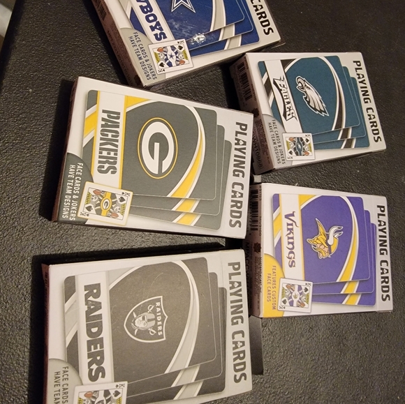 New In Package NFL Green Bay Packers playing cards plastic - Picture 9 of 10